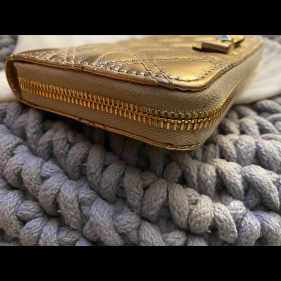 Marc Jacobs Gold zipped wallet brand new - Picture 3 of 7